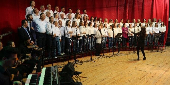 Gaziemir’in Koristlerinden Yeni Yıl Konseri