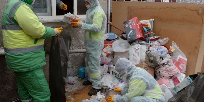 Osmangazi Belediyesi Çöp Evi Temizledi