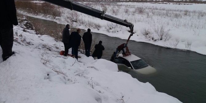 Horasan’da Otomobil Aras Nehrine Uçtu