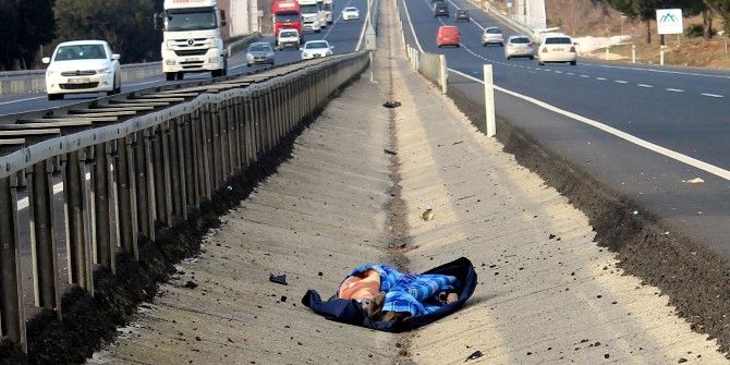 Lastiği Patlayan Otomobil Takla Attı: 1 Ölü, 2 Yaralı