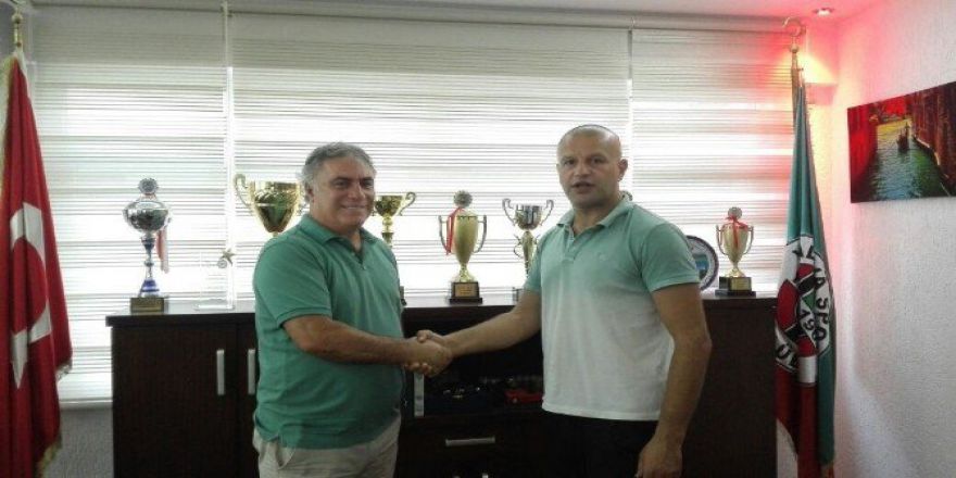 Yalovaspor Ahmet Yurtsever’le Anlaştı