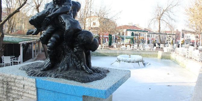 Edirne’de Süs Havuzları Buz Tuttu