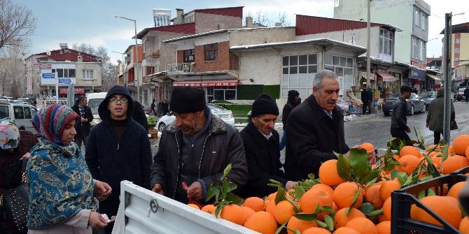 Mandalina Ve Portakal Satışı Esnafın Yüzünü Güldürdü