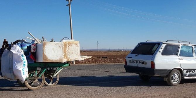 Hurdacı Çocuğu Ve Seyyar Arabasını Otomobiliyle Çekti