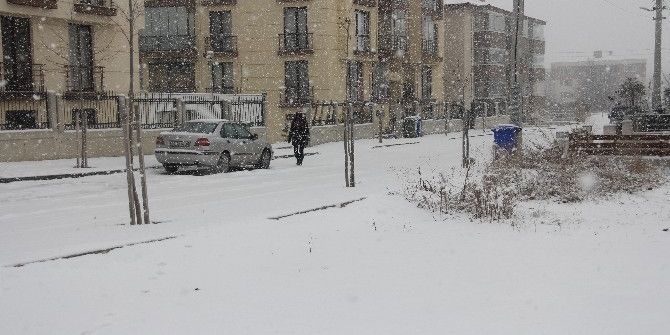 Bolu Kent Merkezinde Kar Yağışı Etkili Oldu