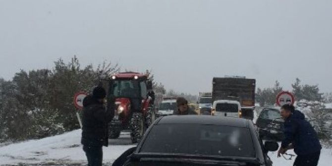 Söğüt-bilecik Yolunda Buzlanma Nedeniyle Araçlar Mahsur Kaldı
