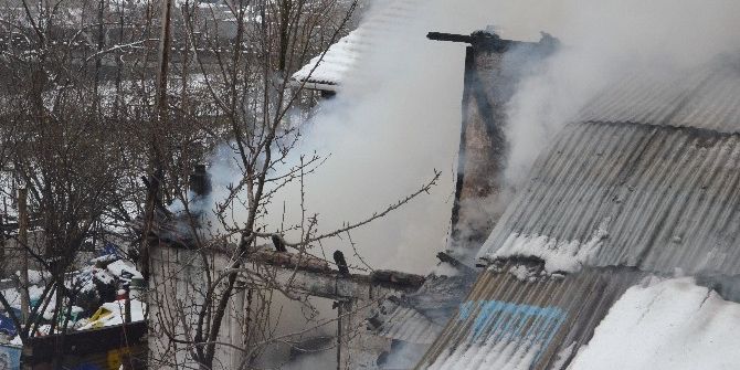 Evinin Yanışını Çaresizce İzledi