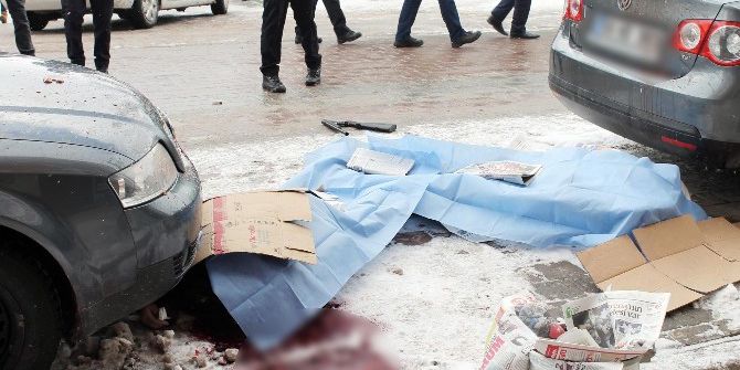 Sokakta Tartıştığı Eşini Öldürüp İntihar Etti