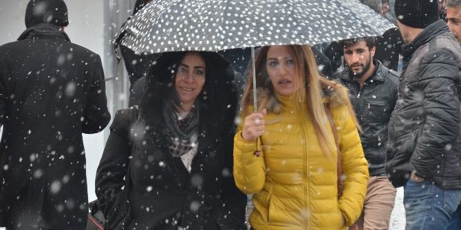 Yüksekova’da Kar Yağışı