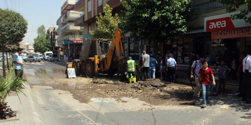 İş Makinesi Doğalgaz Borusunu Deldi