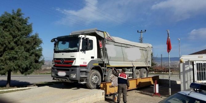 Ağır Tonajlı Kamyonlara Jandarma Denetimi Artıyor