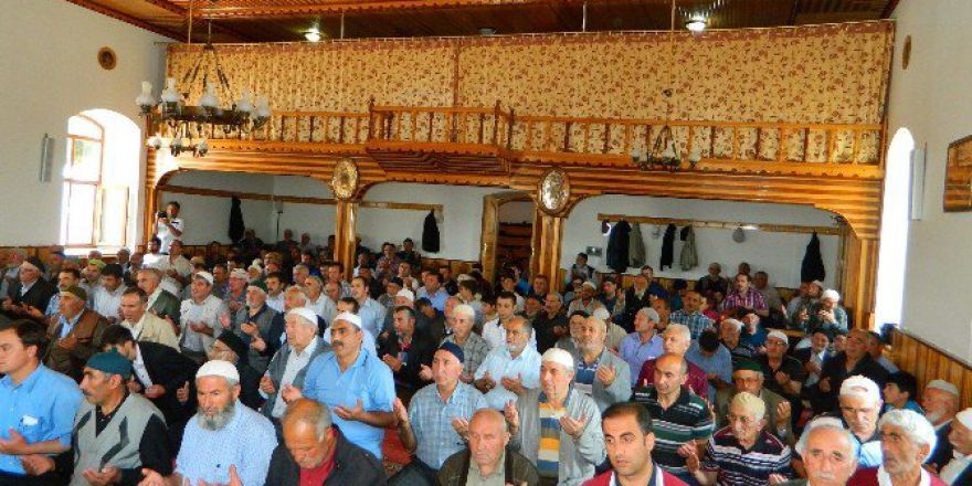 Posof’tan Dua Ve Beddualar Semaya Yükseliyor