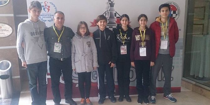 Çeşme, Satrançta Türkiye Üçüncüsü Ve Altıncısı Çıkardı