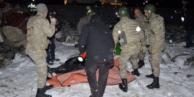 Düğün Yolunda Feci Kaza: 4 Ölü, 1 Yaralı