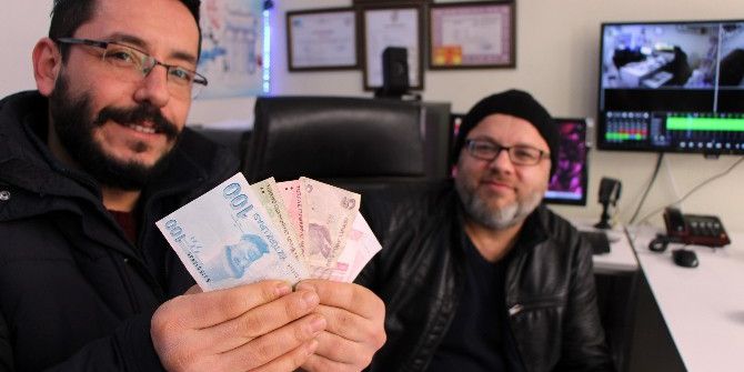 Cebinden Düşen Paraları Fark Etmedi