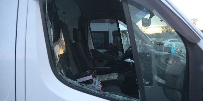 Hırsızlar Park Halindeki Araçtan 2 Bin 500 Tl Çaldı