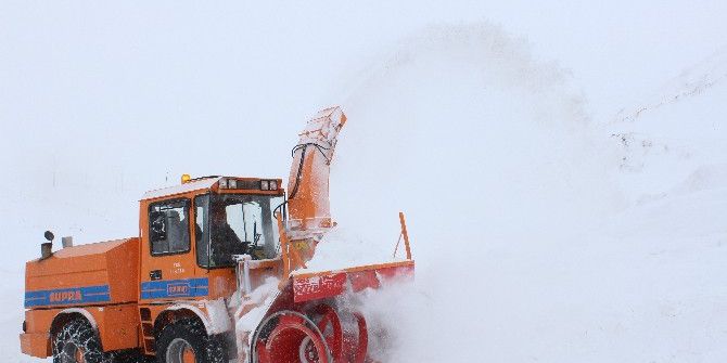 Erzurum-bingöl Karayolunda Ulaşıma Kar Engeli