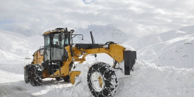 Hakkari’de 103 Köy, 247 Mezra Yolu Ulaşıma Kapandı