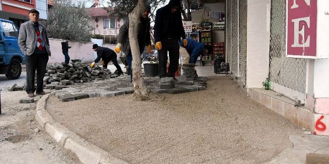 Güneş Mahallesi’nde Kaldırımlar Düzenleniyor