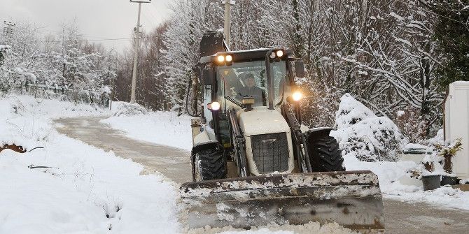 Sapanca’da Karla Mücadele Çalışmaları Sürüyor