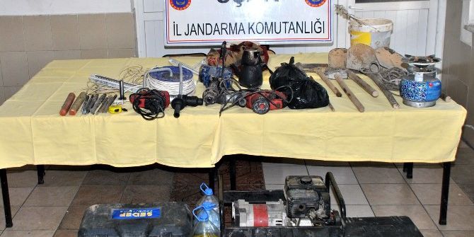 Uşak’ta Define Avcısı Suçüstü Yakalandı