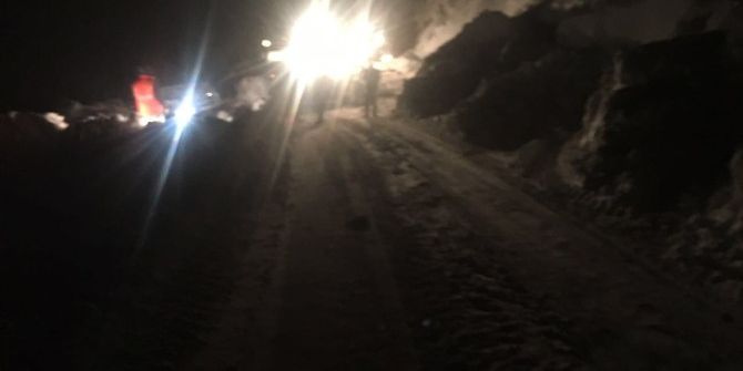 Ağrı’da Araçlar Çığda Mahsur Kaldı