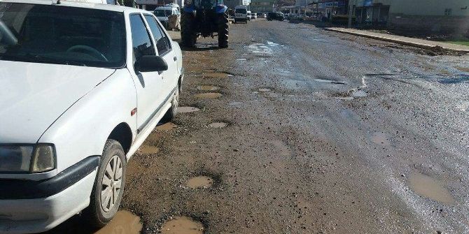 Caddeler Köstebek Yuvasına Döndü