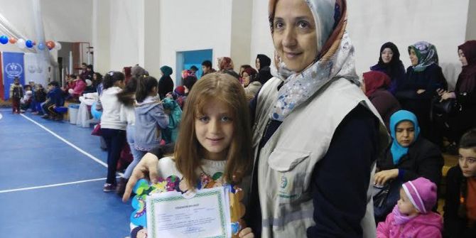 Yetimler Karne Şenliğinde Doyasıya Eğlendi