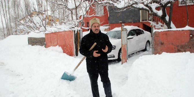 Bitlis’te Kar 312 Köy Yolunu Ulaşıma Kapattı