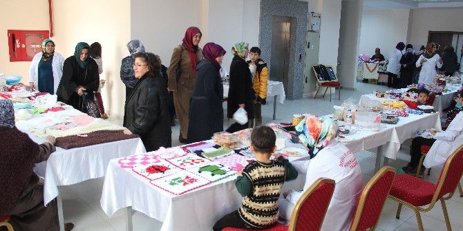 Hanımeller Pazarı Faaliyetlerine Devam Ediyor