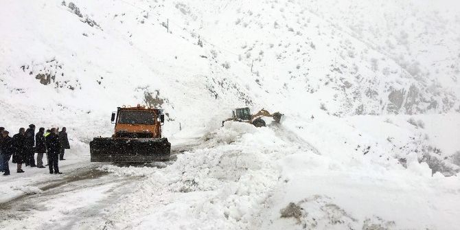 Hakkari-van Karayoluna Çığ Düştü
