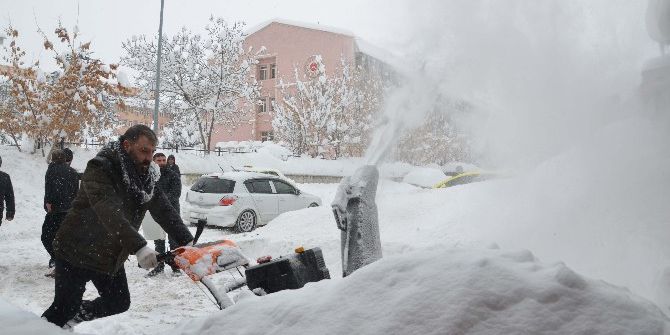Muş’ta Kar Yağışı Hayatı Felç Etti