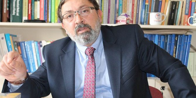 Doç. Dr. Ergün Öztürk: "El Yazısı Öğrenciler Açısından Daha Olumlu"