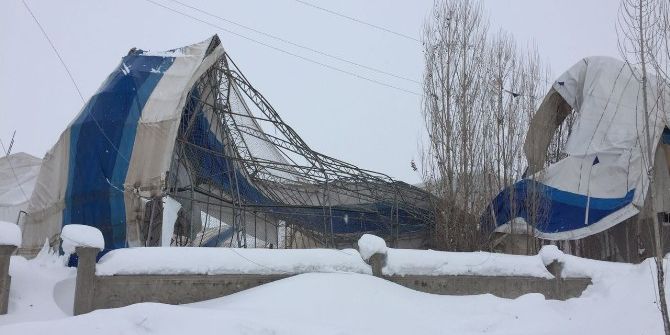 Kar Nedeniyle Halı Sahanın Çatısı Çöktü