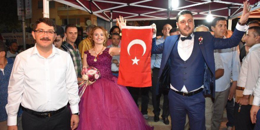 Nişan Töreninden Demokrasi Nöbetine