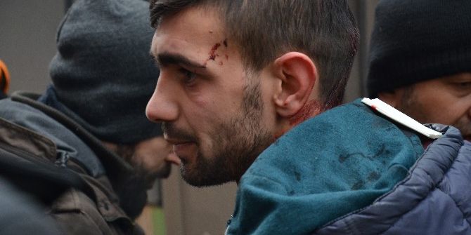 Otobüs Şoförünü Yol Vermeyince Sopalarla Dövdüler