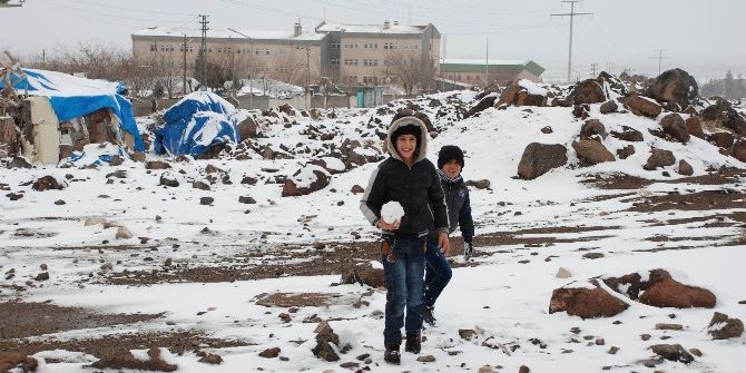 Kar Diyarbakır’ı Beyaza Bürüdü