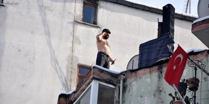 Soğuk Havaya Aldırış Etmeden Üstünü Çıkardı, İntihara Kalkıştı