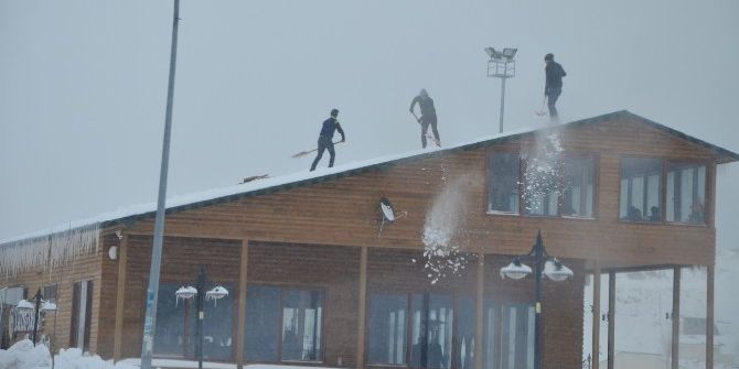 Tatvan’da Karla Mücadele Devam Ediyor