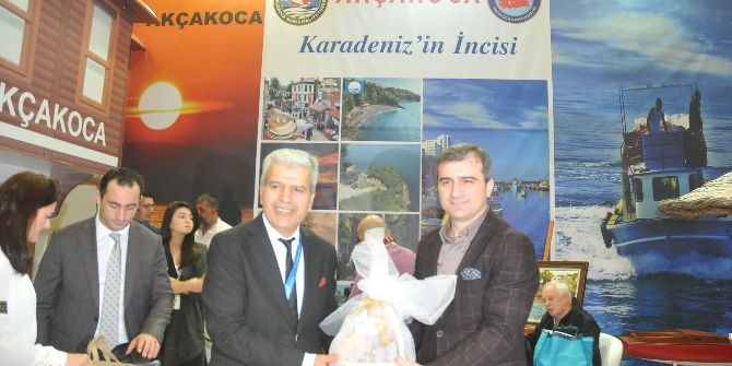 Turizm Yazarları Ve Tur Acentelerinden Akçakoca Standına Büyük İlgi