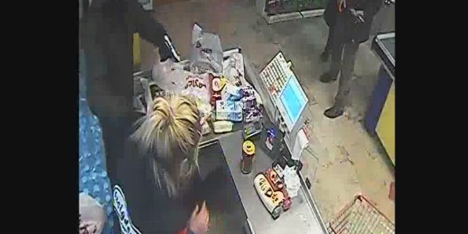 Silahlı Gaspçı Kıyafetlerinden Yakalandı