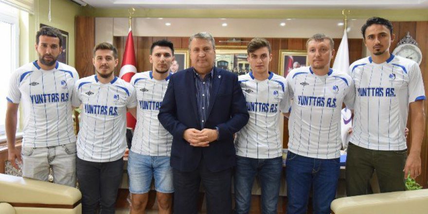 Yunusemre, 6 Futbolcuyu Daha Renklerine Bağladı