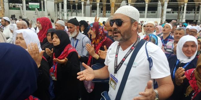 Kabe’de Umrecilerden Türkiye İçin “Evet” Duası
