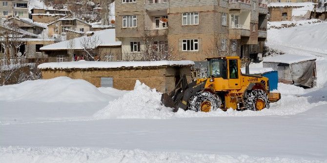 Hakkari’de Karla Mücadele Çalışması