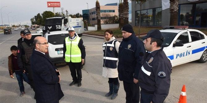 Vali Demirtaş, Polis Uygulama Noktasını Denetledi