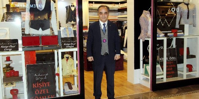 20 Metrekarelik Dükkanında Tasarladığı Kıyafetleri Dünyaya Pazarlıyor