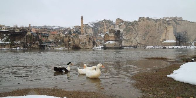 Kar, Tarihi Hasankeyf’i Beyaza Bürüdü