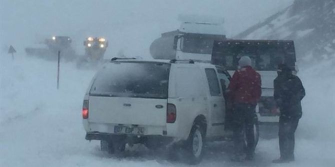 Van Büyükşehir Belediyesinden Mahsur Kalanlara Sıcak Yemek