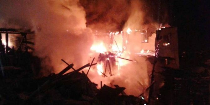 İki Katlı Ahşap Evde Yangın Çıktı