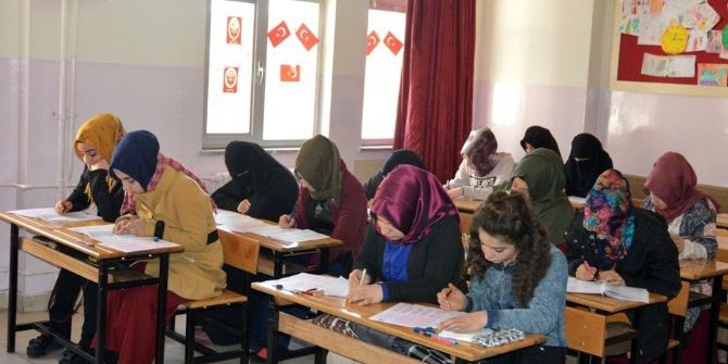 Gaziantep’te Umre Ödüllü Siyer Sınavına 8 Bin Kişi Katıldı